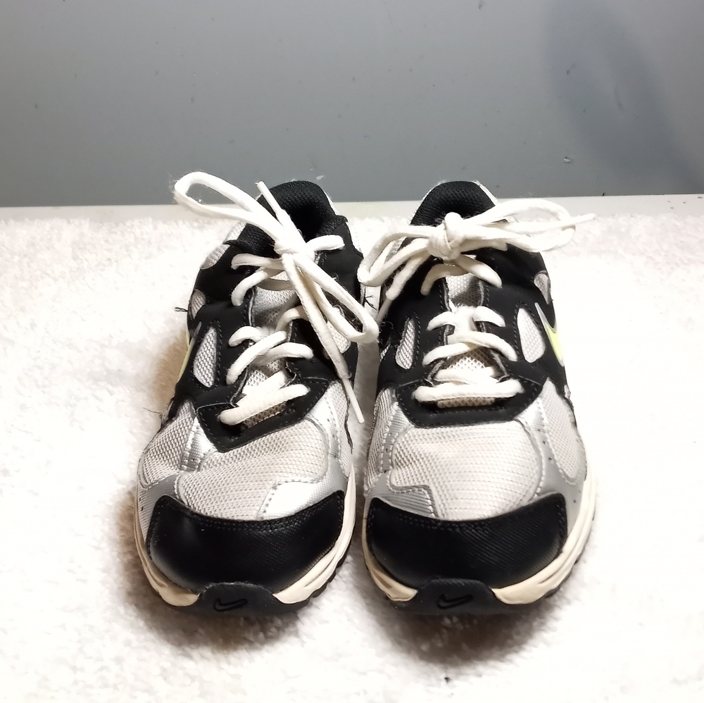 Boys Nike Sneakers Pre-owned Size 2YW